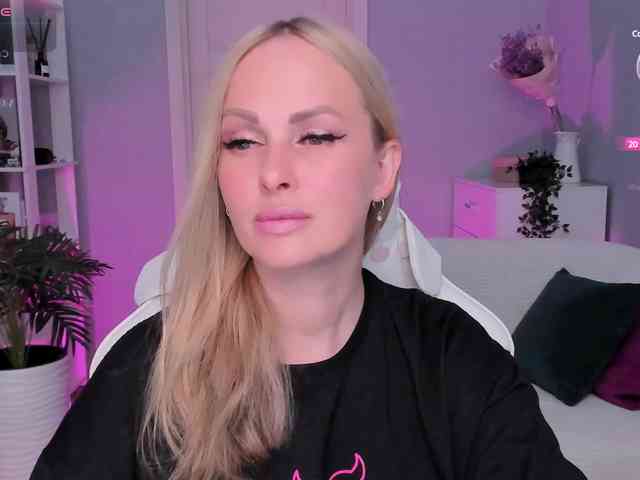 LibbyNora webcam