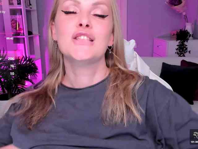 LibbyNora webcam