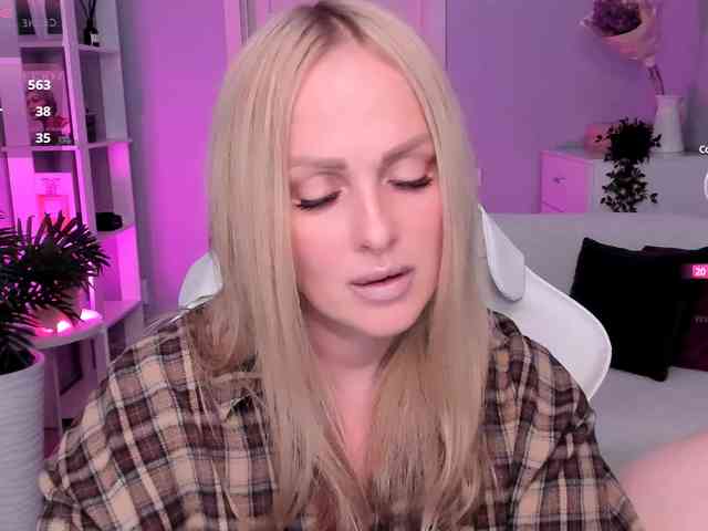 LibbyNora webcam