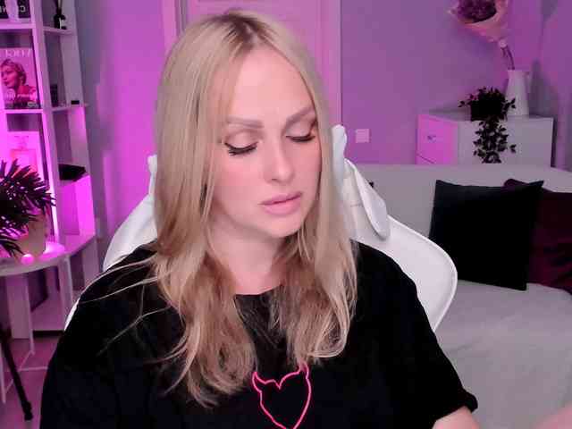 LibbyNora webcam