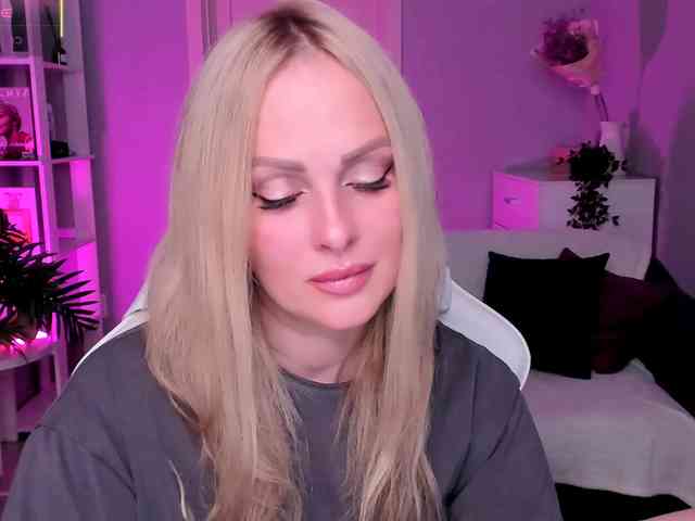 LibbyNora webcam