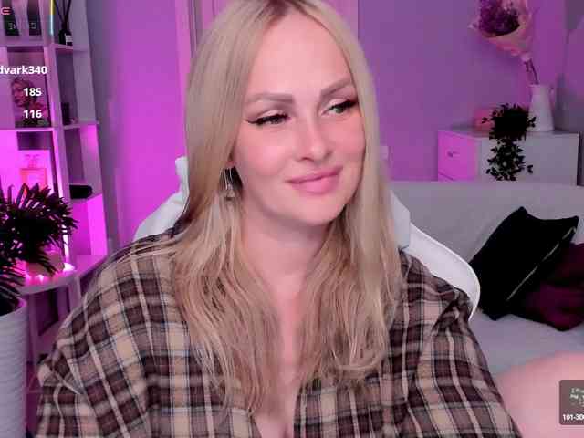 LibbyNora webcam