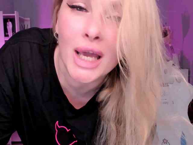 LibbyNora webcam