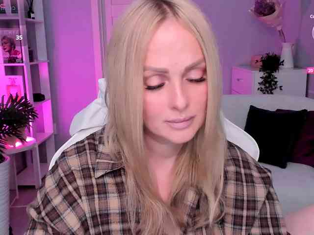 LibbyNora webcam