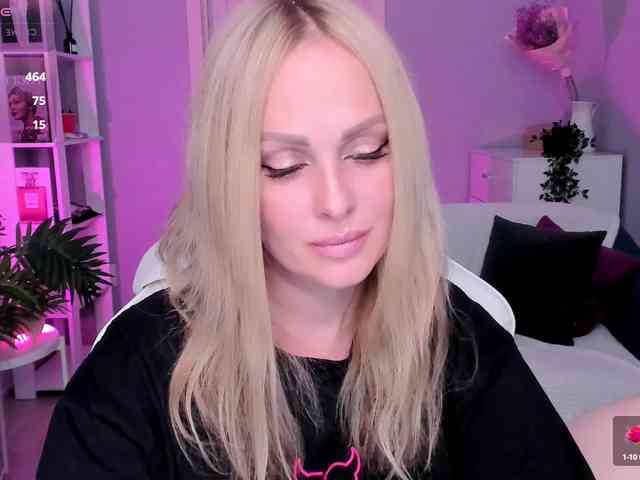 LibbyNora webcam