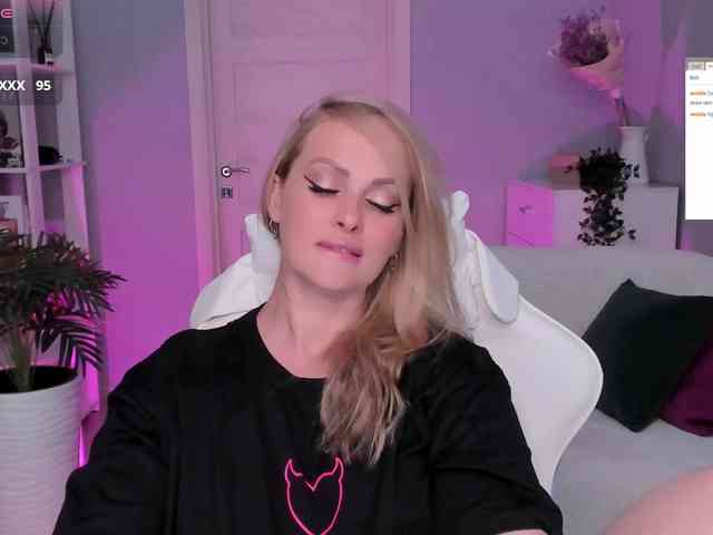 LibbyNora webcam