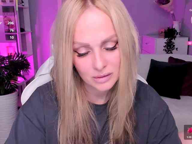 LibbyNora webcam