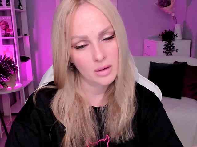 LibbyNora webcam