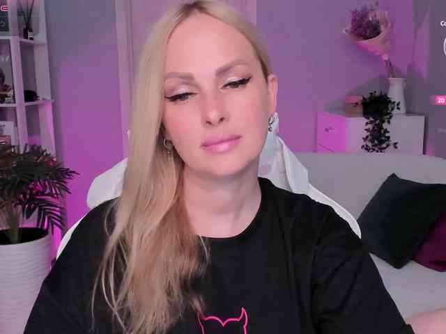 LibbyNora webcam