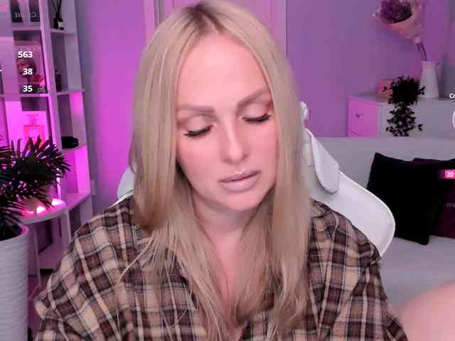 LibbyNora webcam