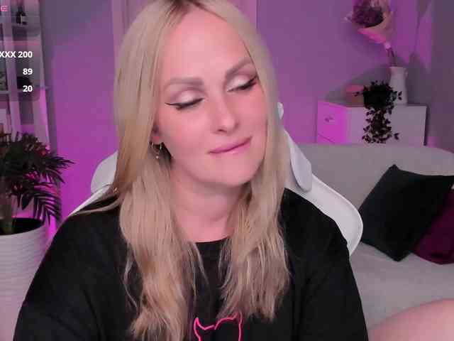 LibbyNora webcam