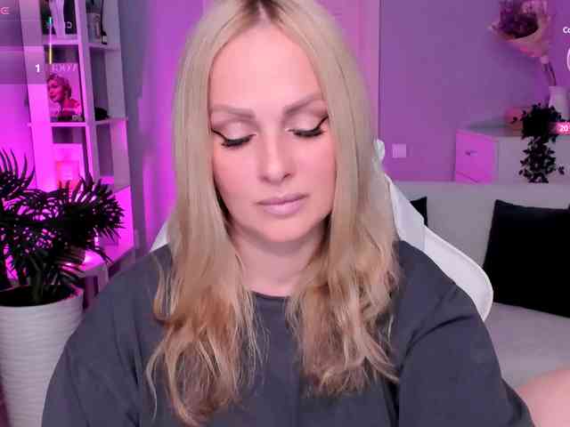 LibbyNora webcam