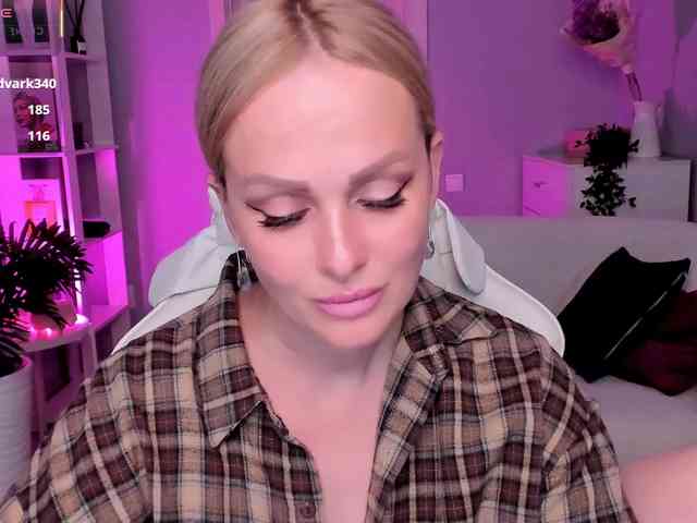 LibbyNora webcam