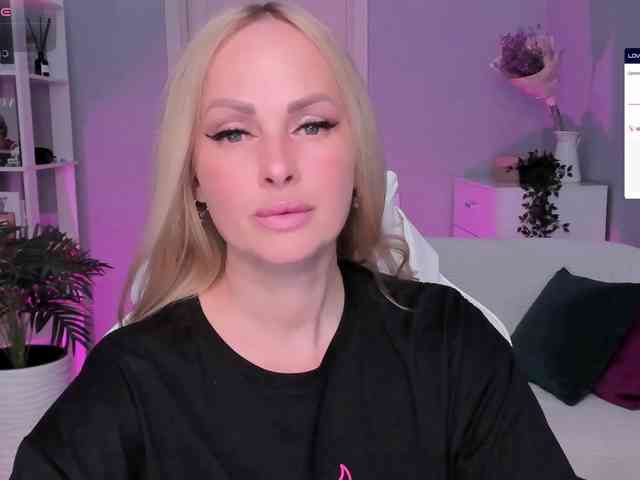 LibbyNora webcam
