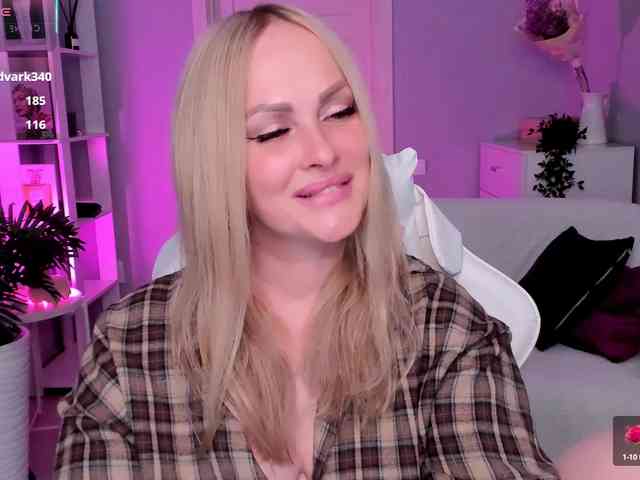LibbyNora webcam