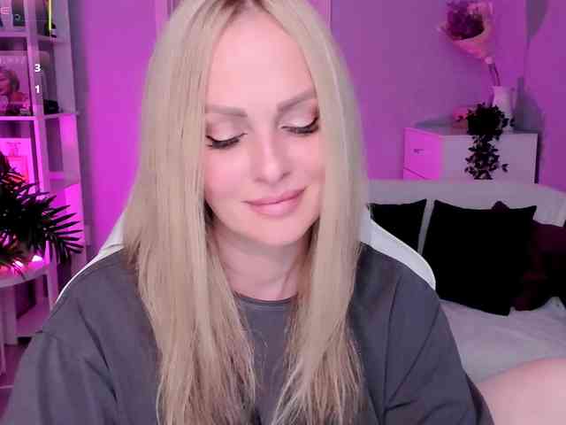 LibbyNora webcam