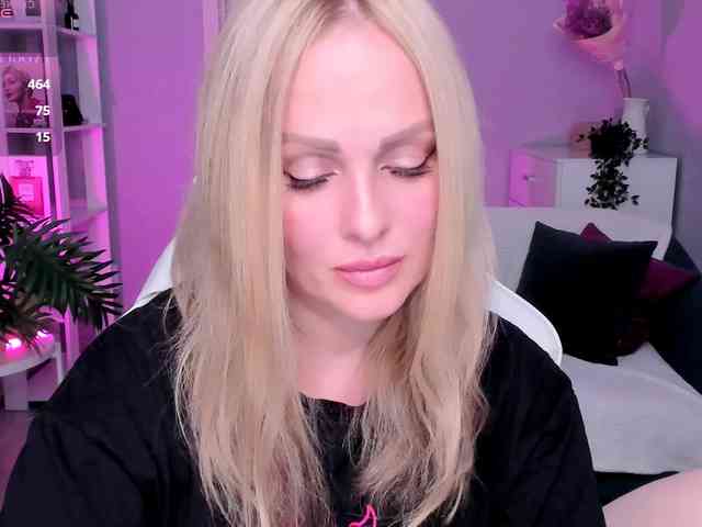 LibbyNora webcam