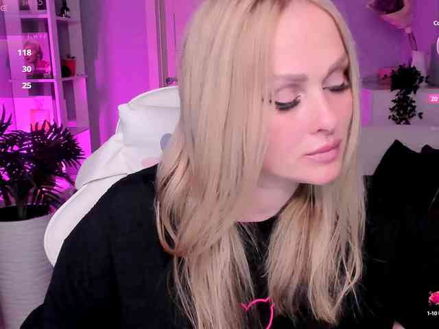 LibbyNora webcam