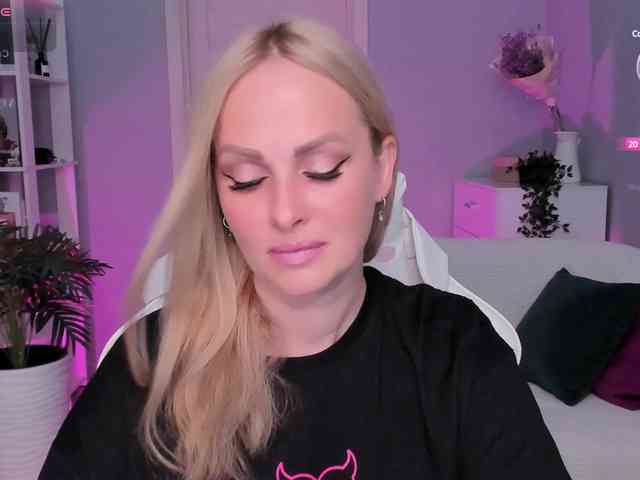 LibbyNora webcam