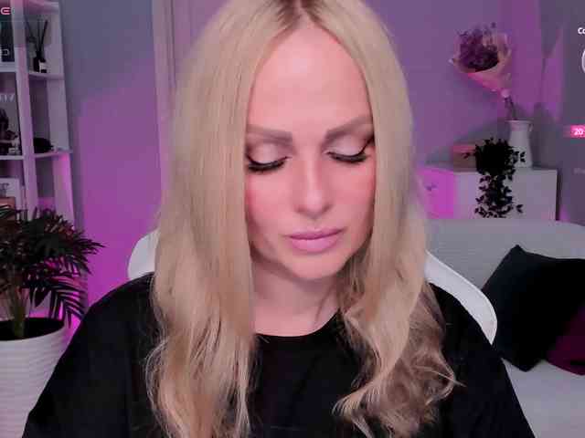 LibbyNora webcam