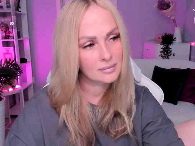 LibbyNora webcam