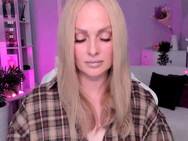 LibbyNora webcam