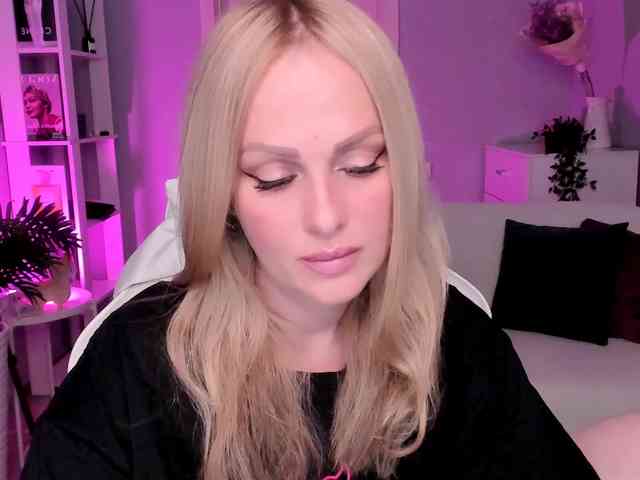 LibbyNora webcam