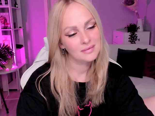 LibbyNora webcam