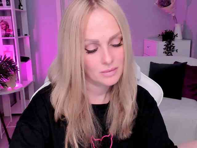LibbyNora webcam