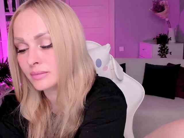 LibbyNora webcam