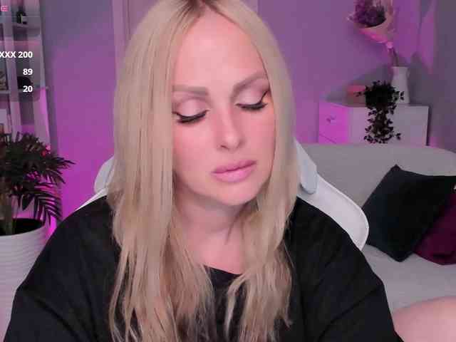 LibbyNora webcam