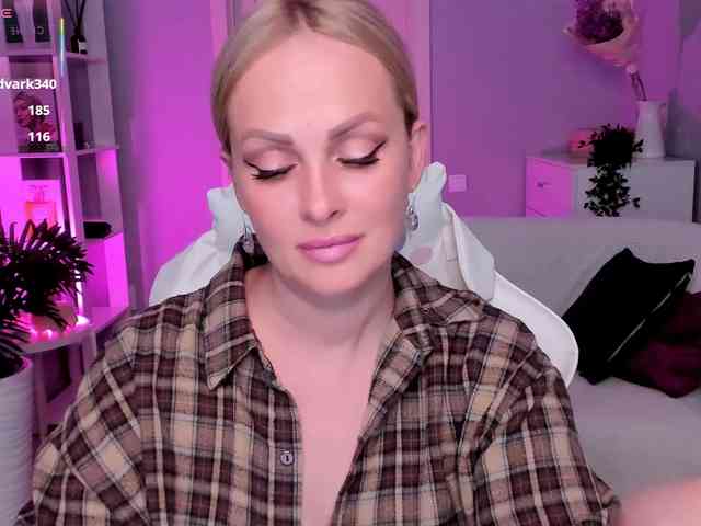 LibbyNora webcam