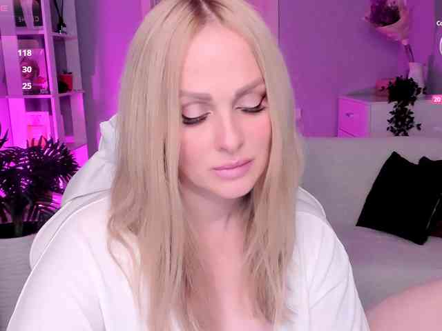 LibbyNora webcam