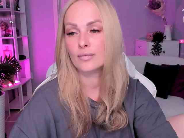 LibbyNora webcam