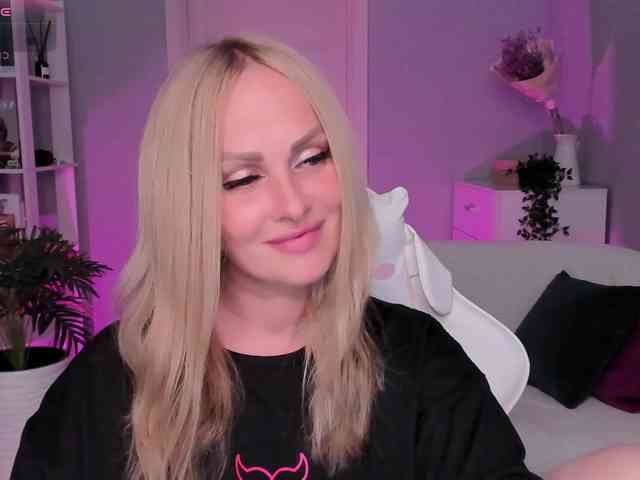 LibbyNora webcam
