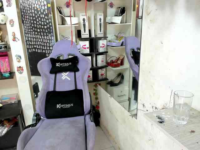 alison-miller Live Webcam on BongaCams