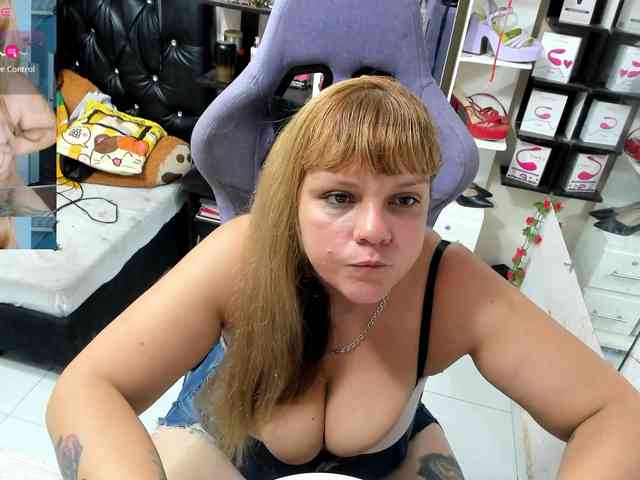 Alisson_Queen webcam