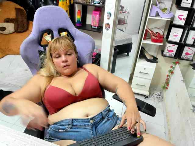 Alisson_Queen webcam