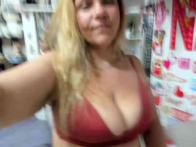 Alisson_Queen webcam