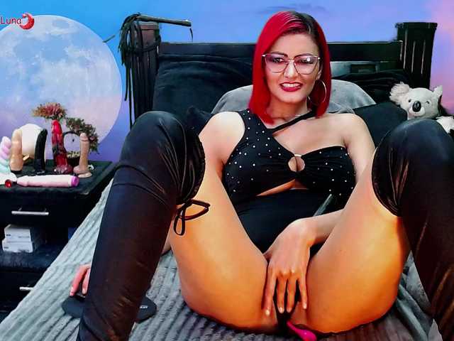 Hanna-Luna's BongaCams show and profile