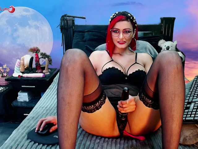 Hanna-Luna's BongaCams show and profile