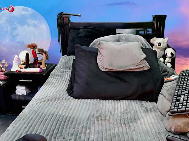 Hanna-Luna's BongaCams show and profile