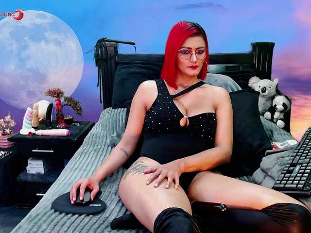 Hanna-Luna's BongaCams show and profile