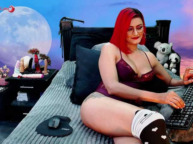 Hanna-Luna's BongaCams show and profile