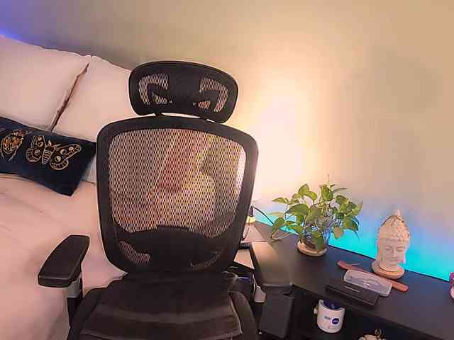 ExcitingWoman webcam