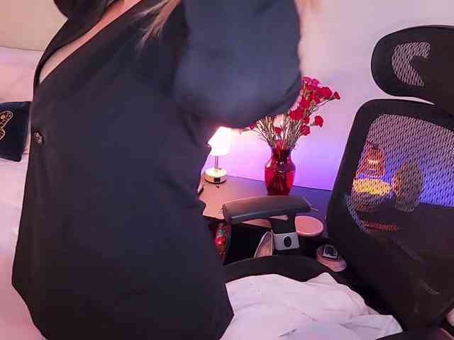 ExcitingWoman webcam