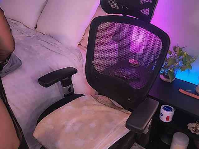 ExcitingWoman webcam