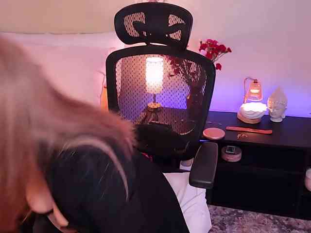 ExcitingWoman webcam