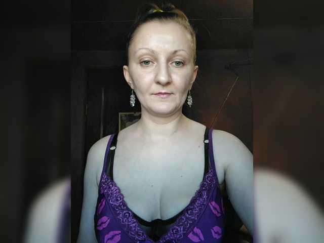 Zarevna's BongaCams show and profile