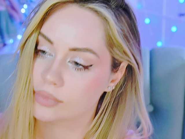 0------0's BongaCams show and profile